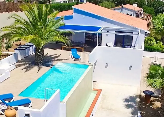 Manuki Mas Vall-Llobrega