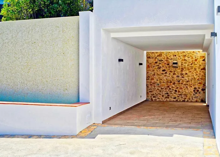 Manuki Mas Vall-Llobrega